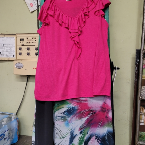 Women's clothing - Picture 4 of 5